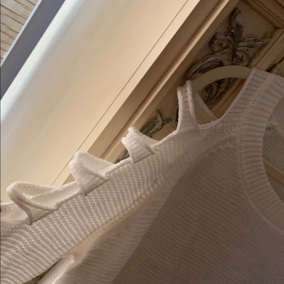 WHITE SWEATER - Picture 2 of 3